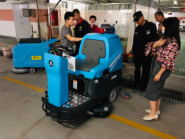  鼎潔盛世洗地機助力小區(qū)停車場，零差評57